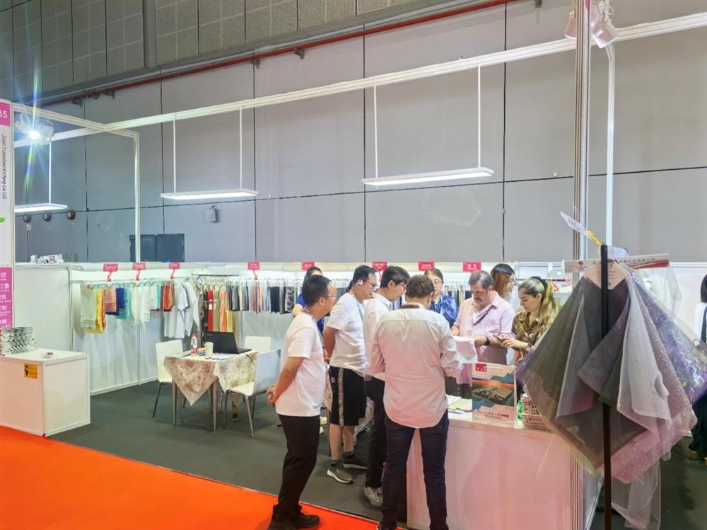 以科技綠色鏈接紡織商機(jī)！元首針織亮相2025中國國際紡織面料及輔料（秋冬）博覽會(huì)